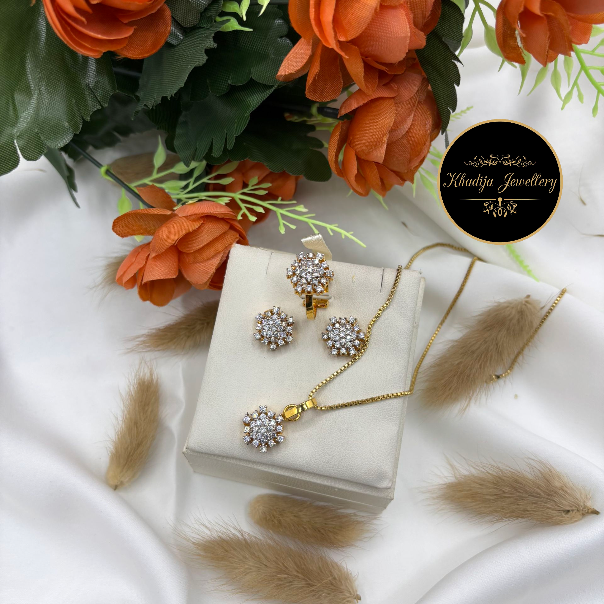 ✨ Diamonds  cut Locket Set – Gold Plated ✨ (AZ0056)