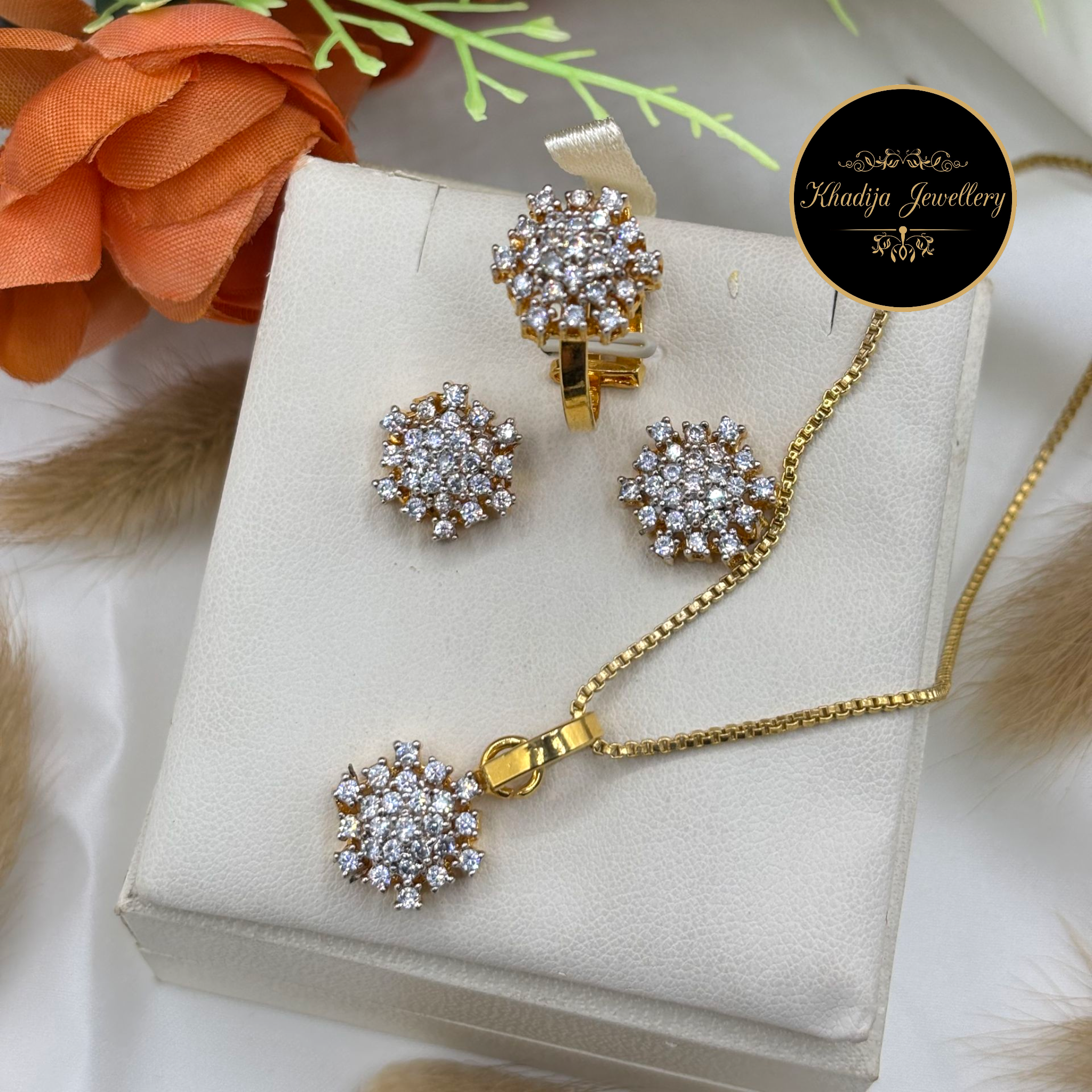 ✨ Diamonds  cut Locket Set – Gold Plated ✨ (AZ0056)
