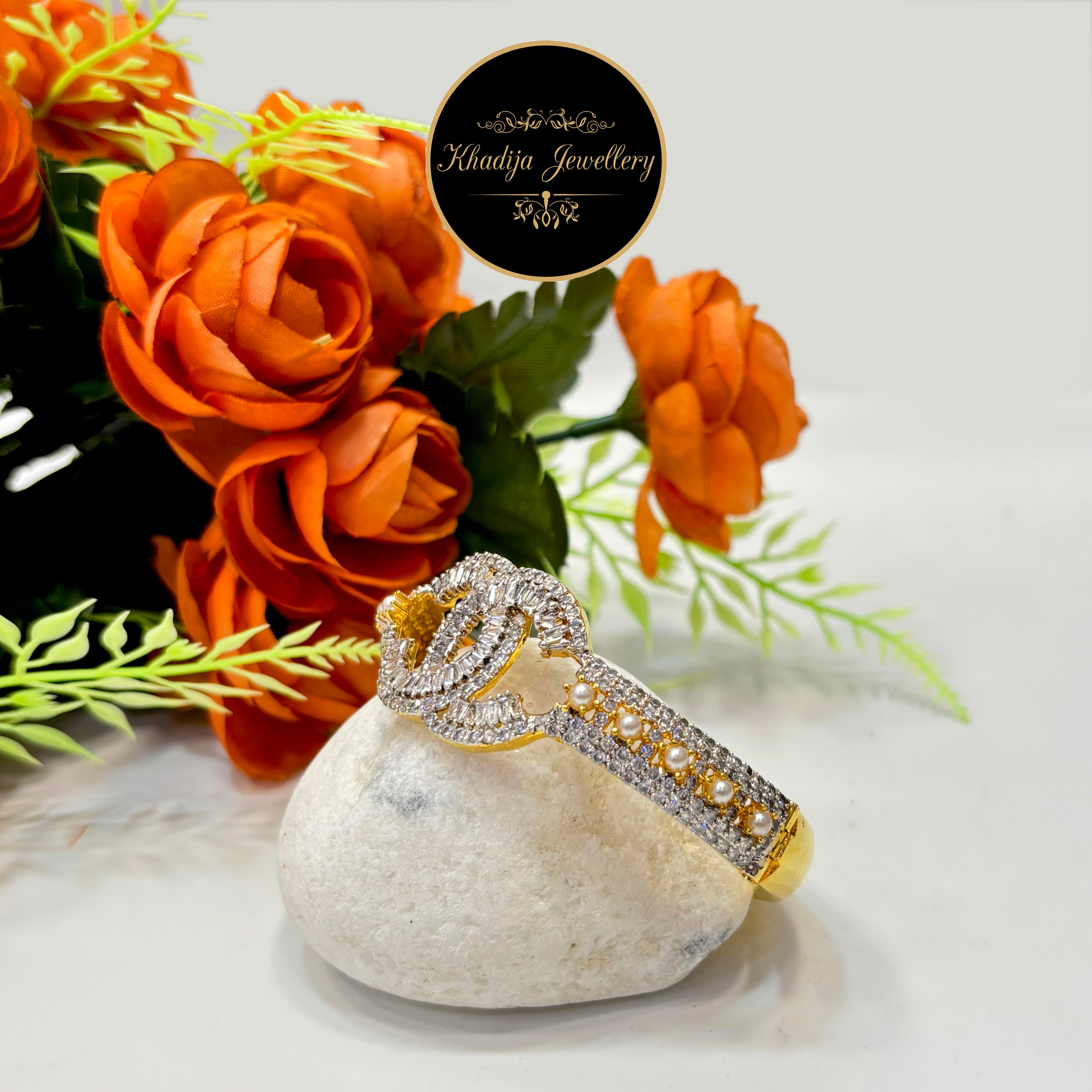 Luxury Designer- Bracelet with Diamond & Pearl (Az52)