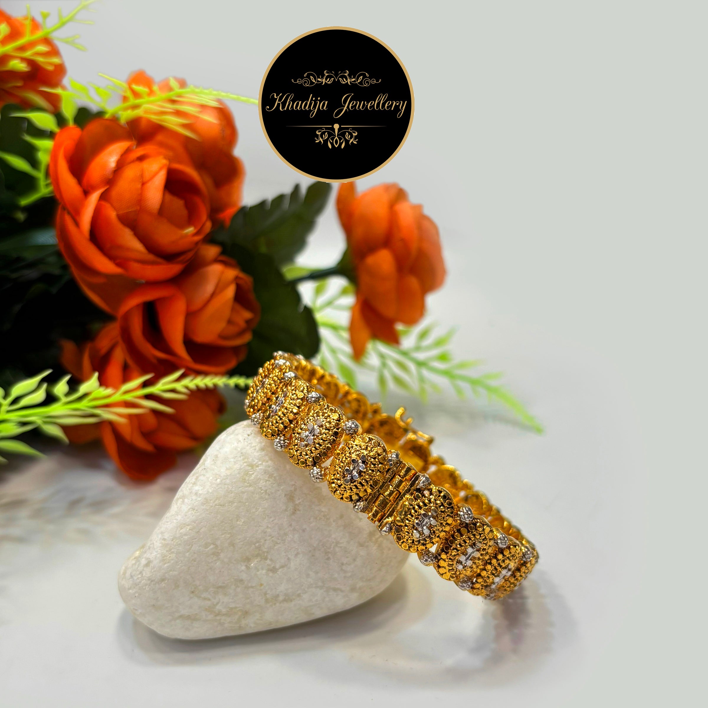 Floral Gold-Plated Bracelet Openable    (Az051)