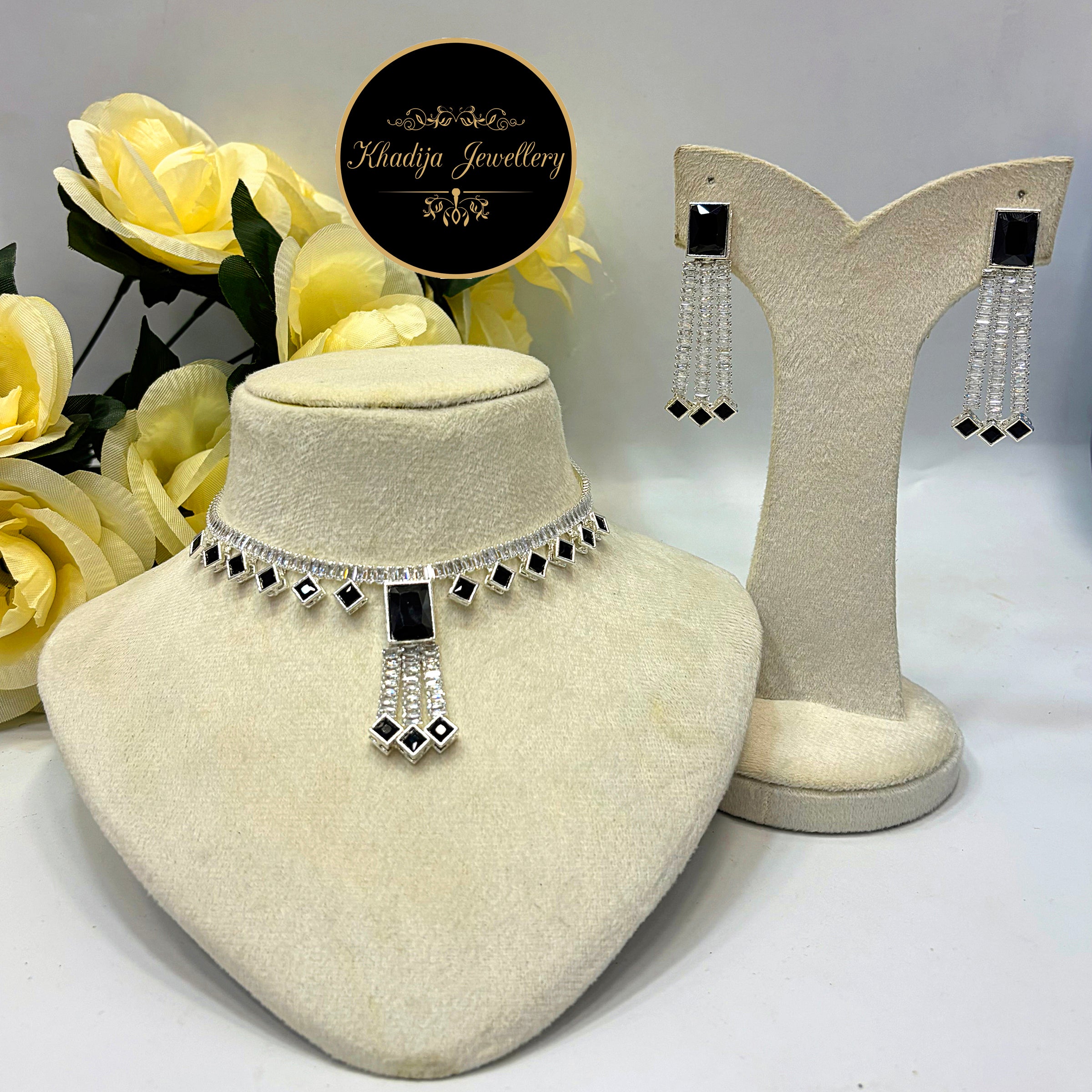 Elegant Choker Necklace (RE020