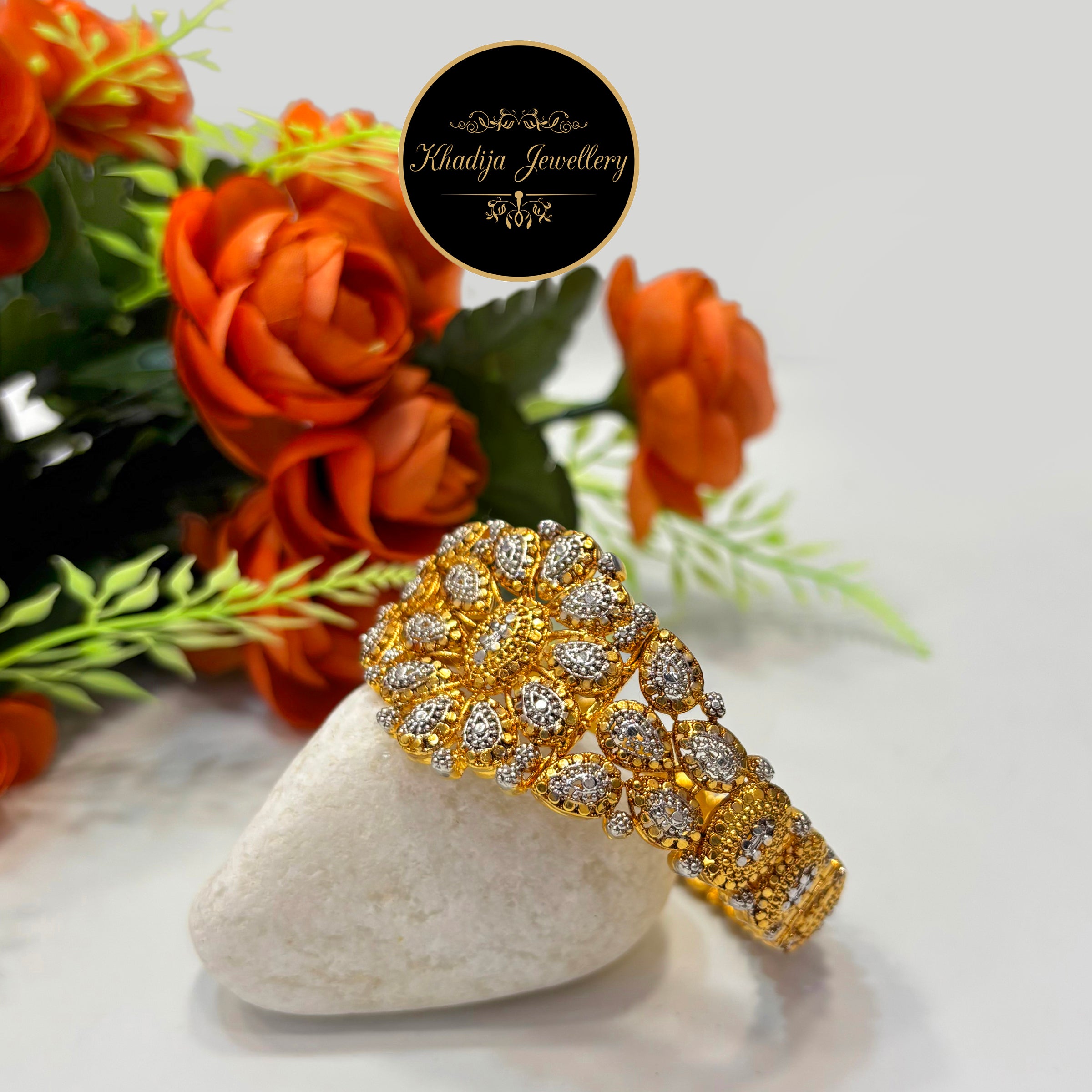 Royal Floral Gold-Plated Bracelet (Az050)