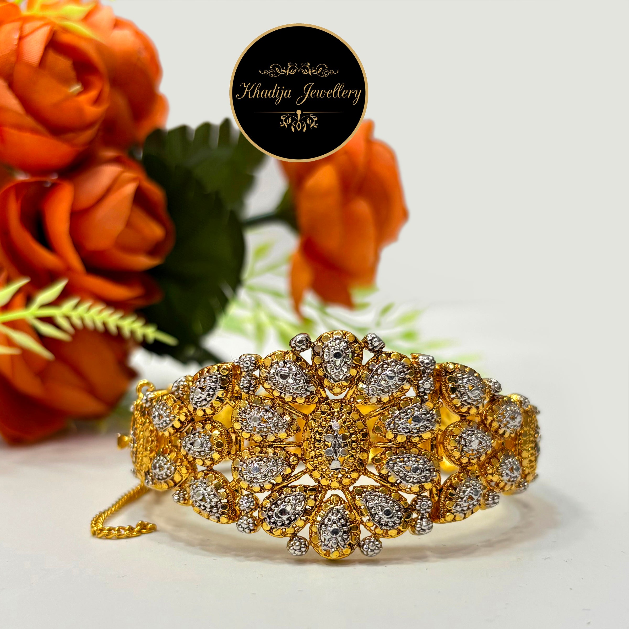 Royal Floral Gold-Plated Bracelet (Az050)