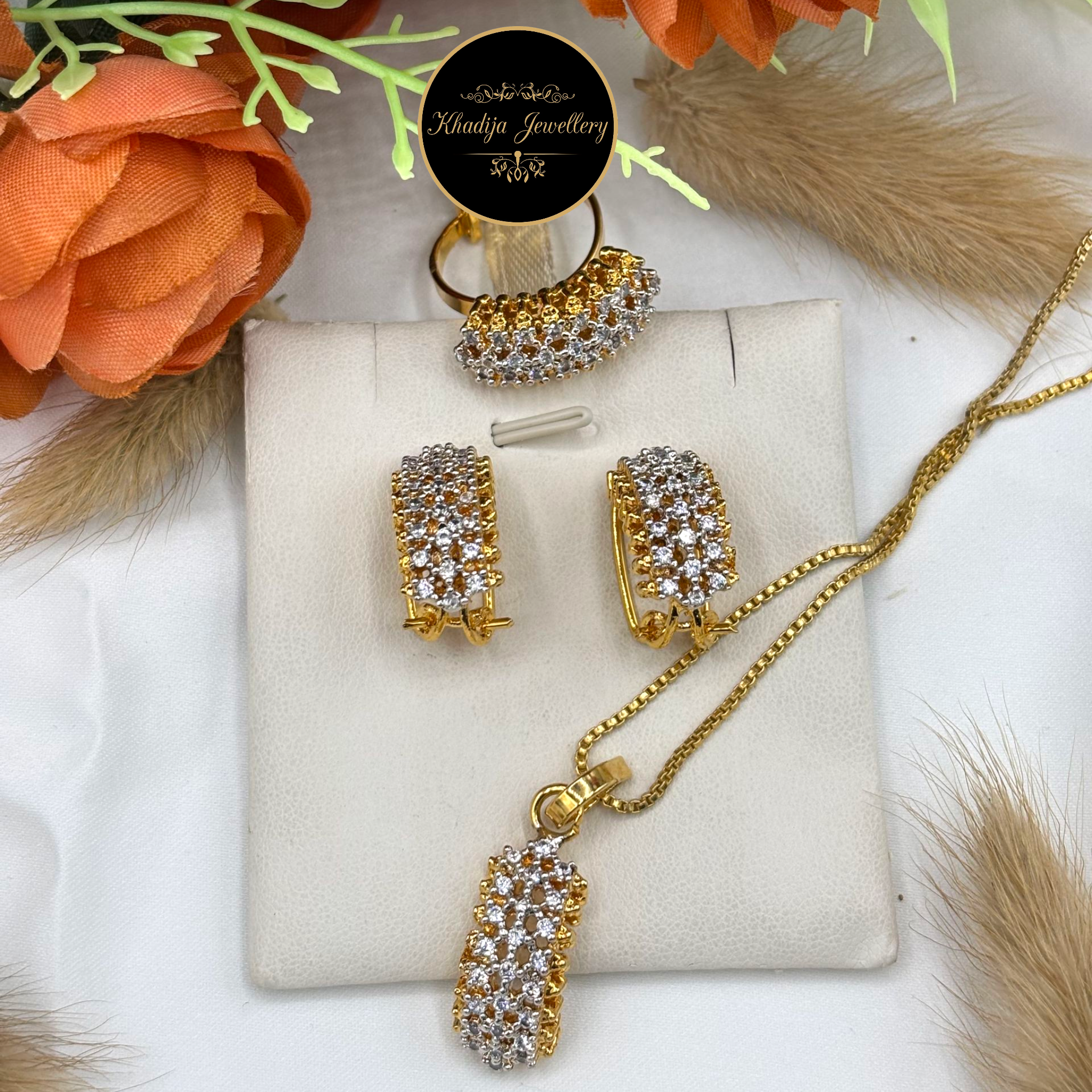 ✨ Elegant Diamonds Cut Locket Set – Gold Plated ✨ (AZ0057)