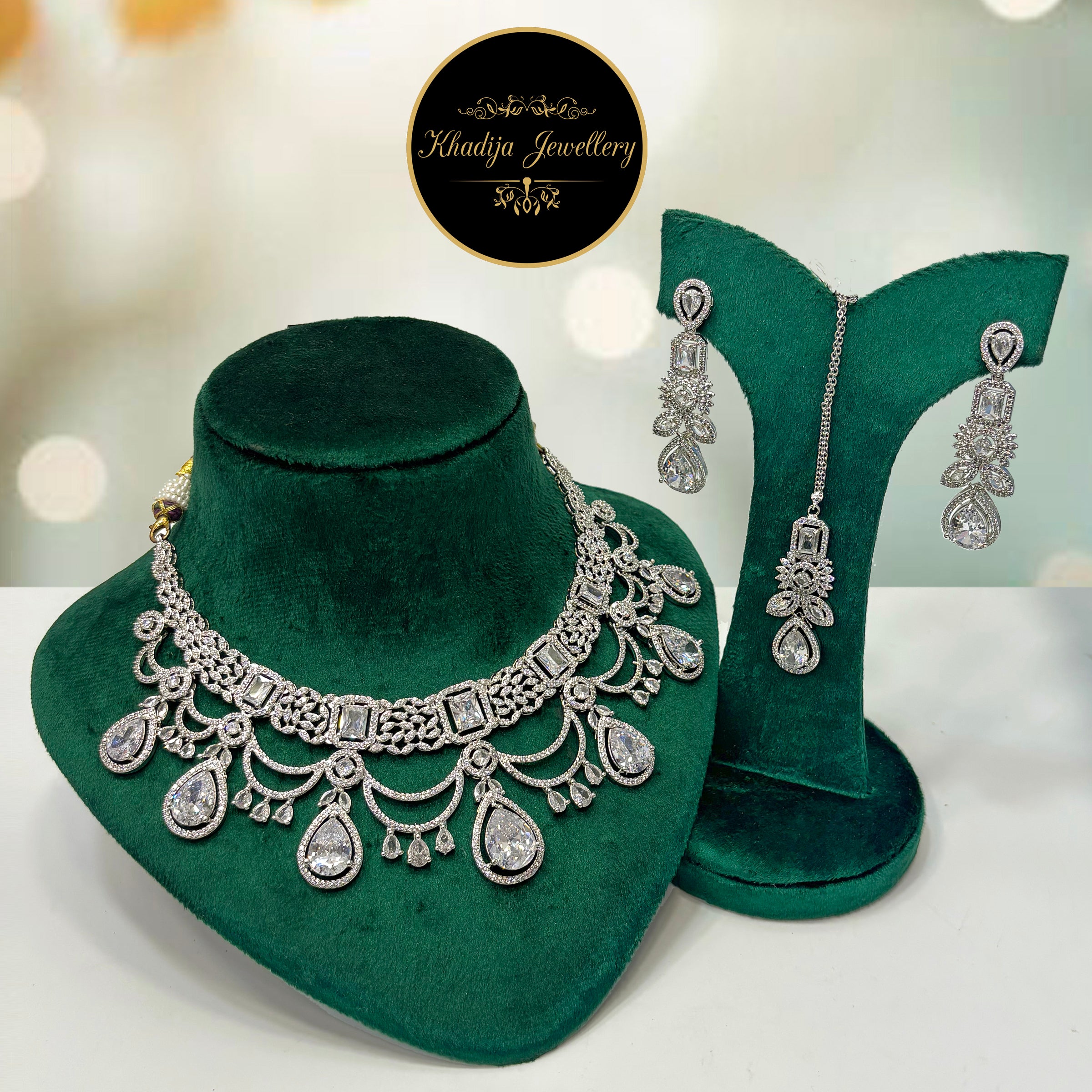 American Diamonds    Elegance Necklace & Earrings With Tika Ad 0055