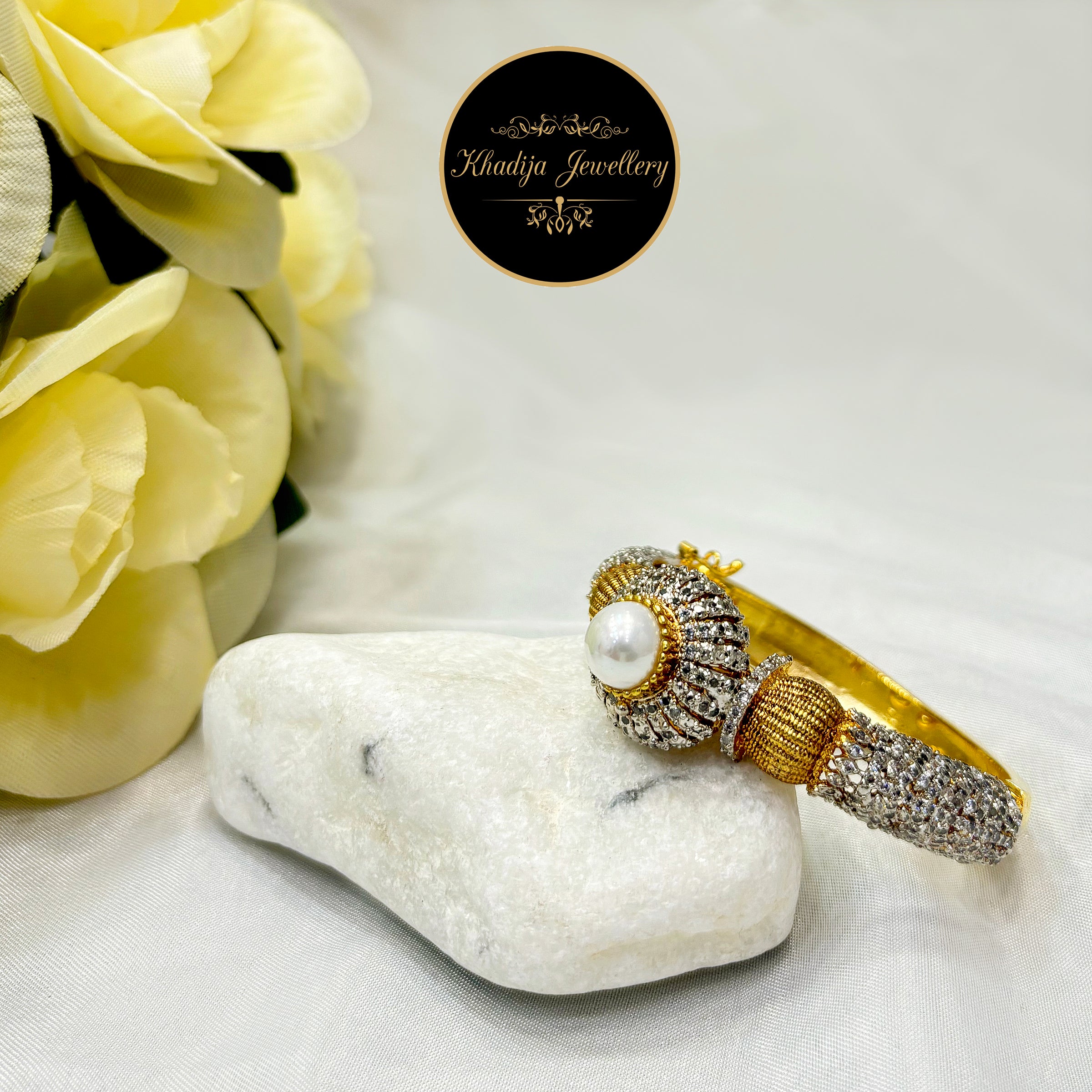 Pearl Designer- Bracelet with Diamond & Pearl (Az063)