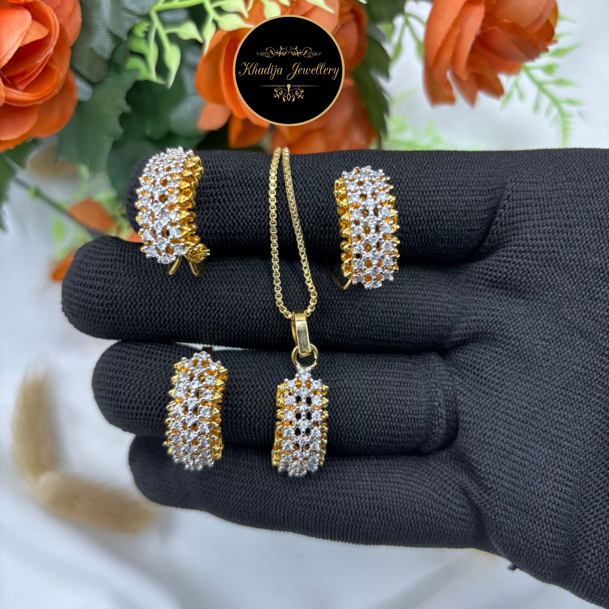 ✨ Elegant Diamonds Cut Locket Set – Gold Plated ✨ (AZ0057)